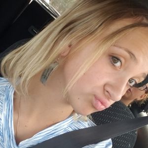 Meet your Posher, Leeann